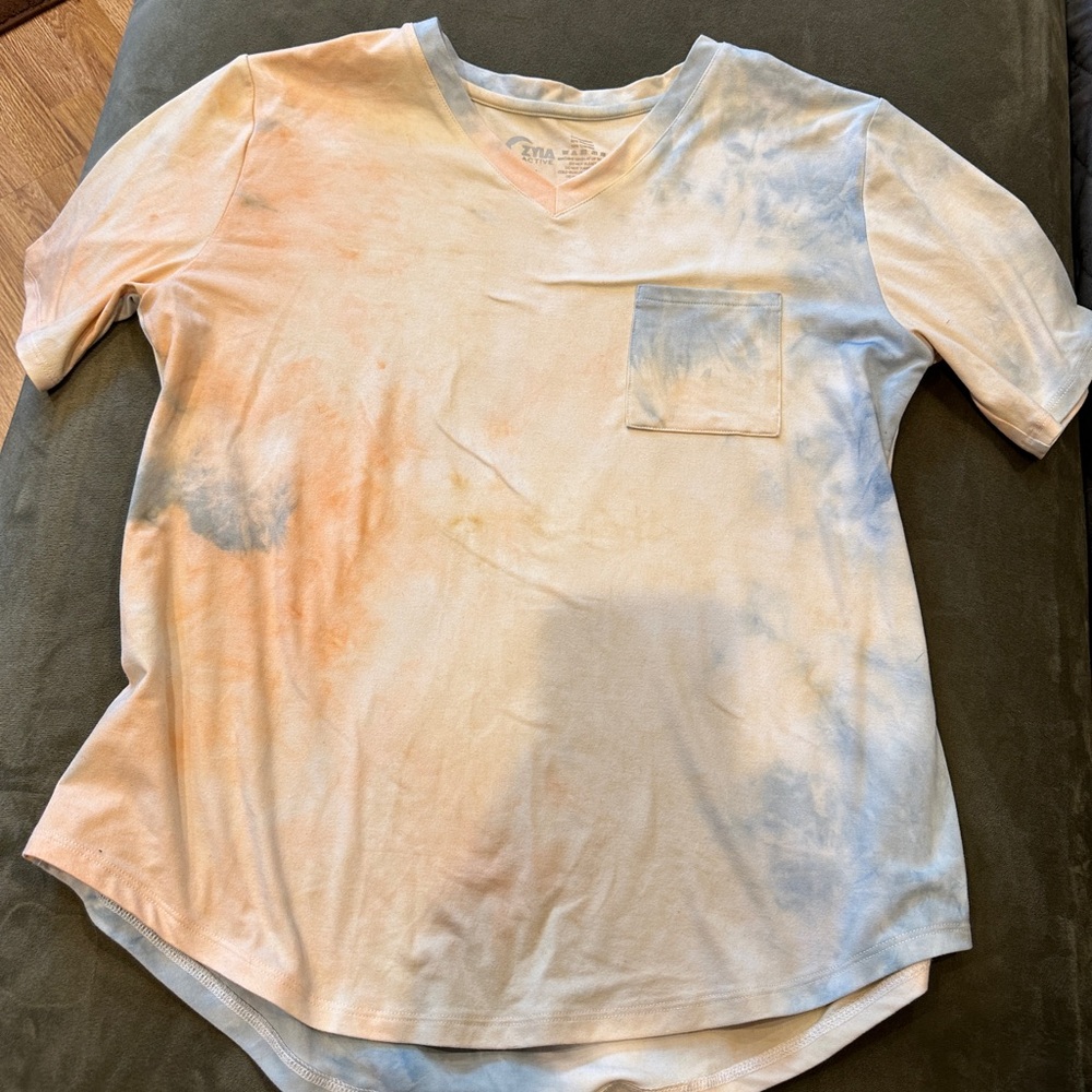 EUC Zyia Hendrix Pocket V Tee